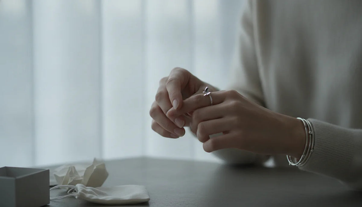How should an open butterfly ring fit?