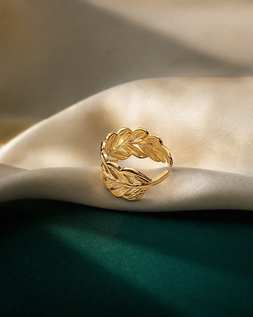 Leaf band ring portrait product view